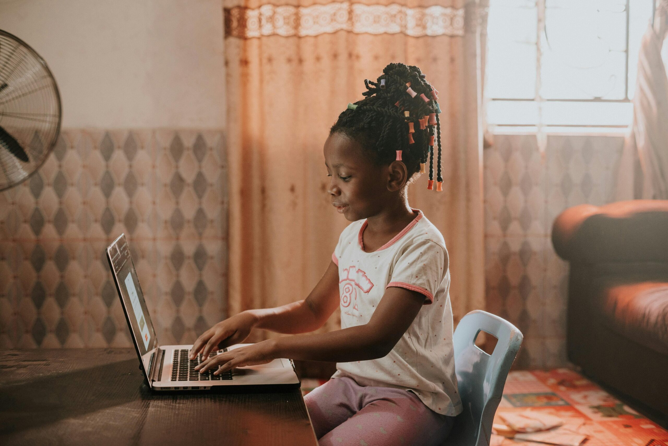 Child learning at the computer unschooling